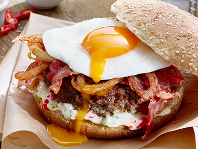 PEGGYS-Beefburger-Spiegelei-400x300px